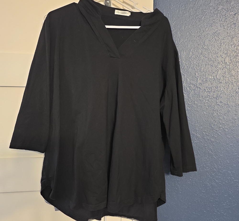Black V-Neck 3/4 Sleeve Tunic Top